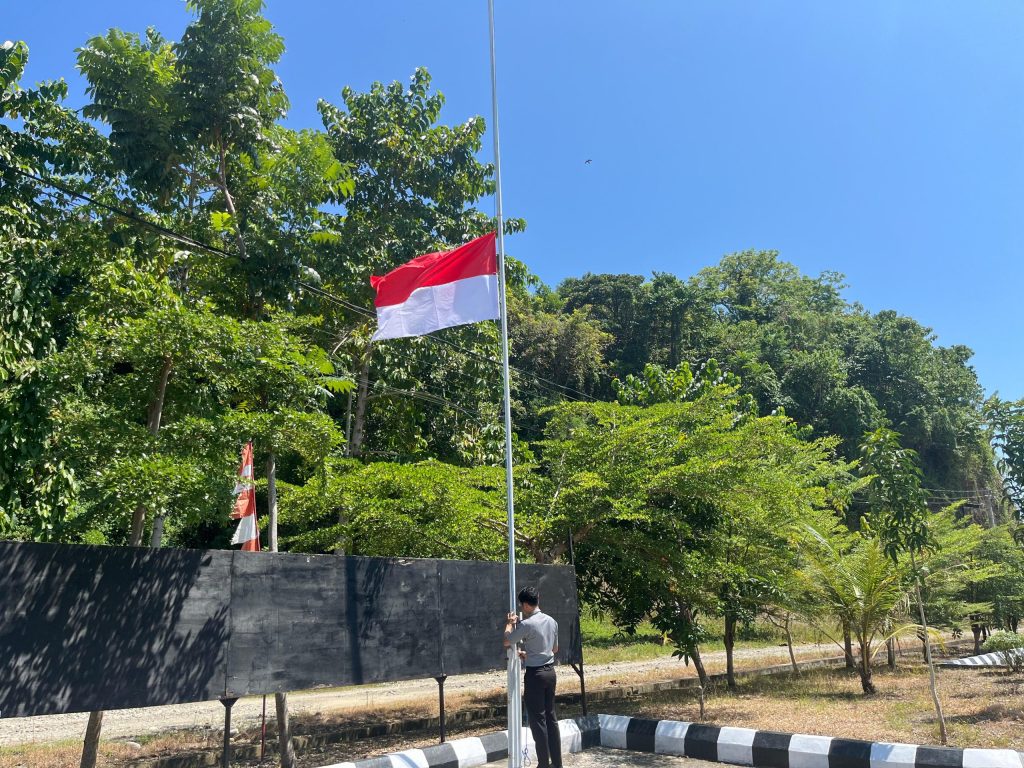 LPKA Mamuju Kibarkan Bendera Setengah Tiang untuk Hari Berkabung&nbsp;Nasional