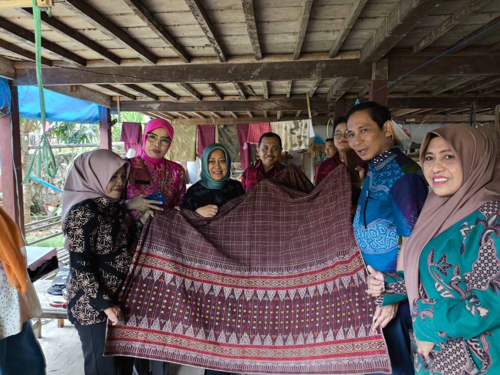 Kemenkumham Sulsel Lakukan Pendampingan Terkait Potensi IG Tenun&nbsp;Bira