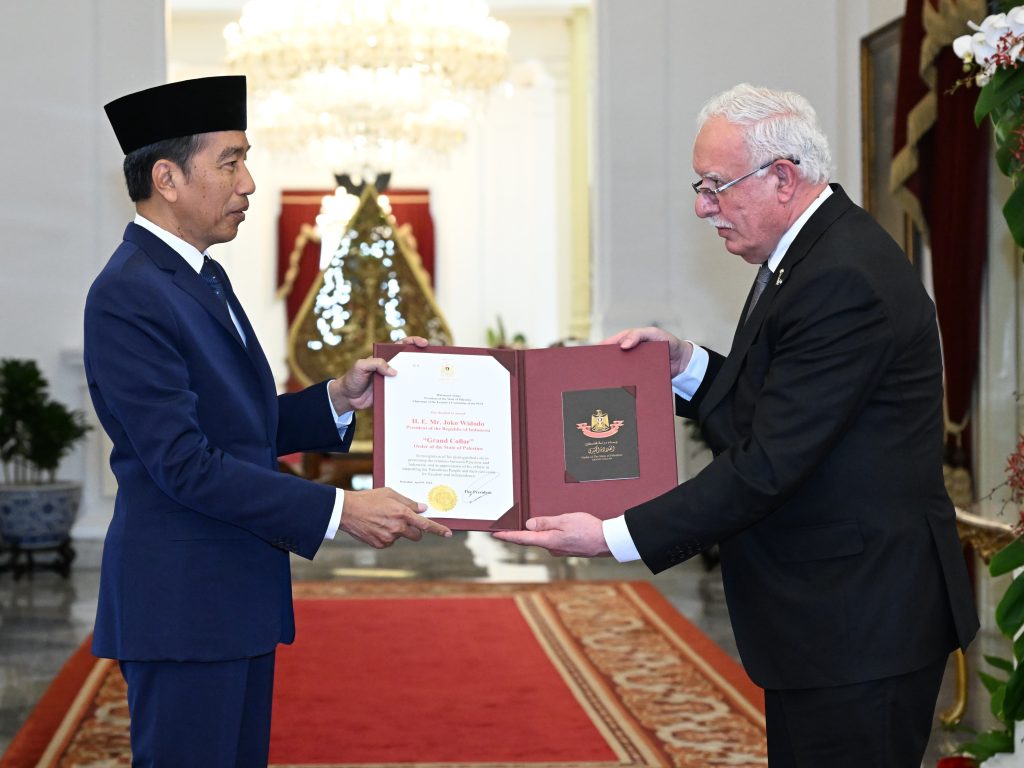 Jokowi Dianugerahi Grand Collar Order of the State of&nbsp;Palestine