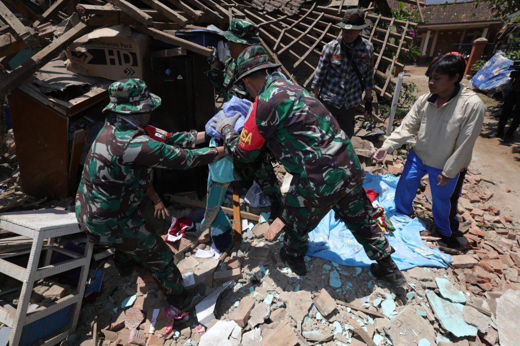 Kepala BNPB Pastikan Pemerintah Pusat Hadir Bantu Penanganan Bencana Gempa di Bandung dan&nbsp;Garut